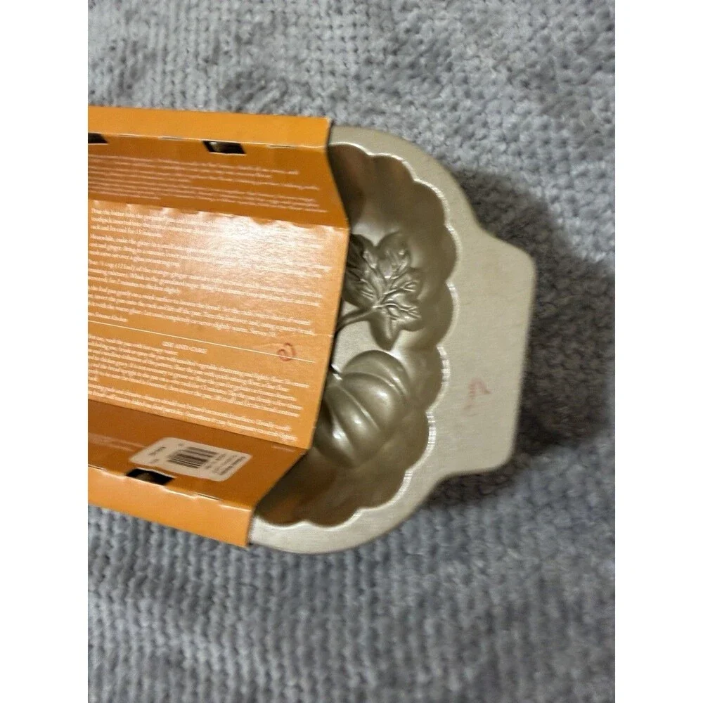 Williams Sonoma Nordic Ware Botanical Pumpkin Loaf Pan Fall NEW 1lb Size